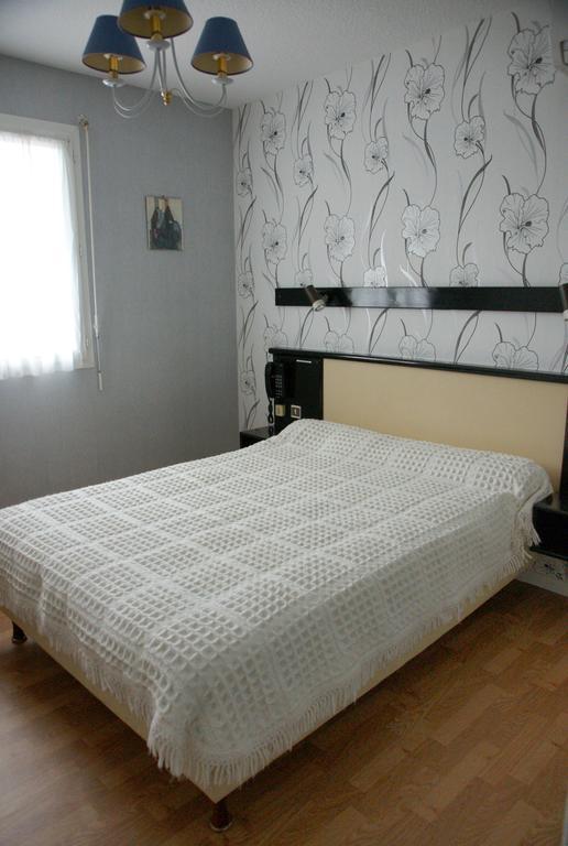 Hotel Restaurant Le Bourgneuf Morlaas Экстерьер фото