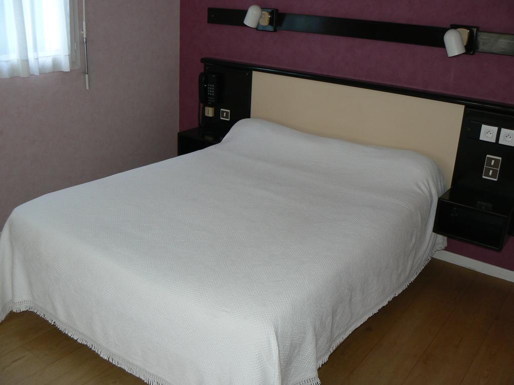 Hotel Restaurant Le Bourgneuf Morlaas Экстерьер фото
