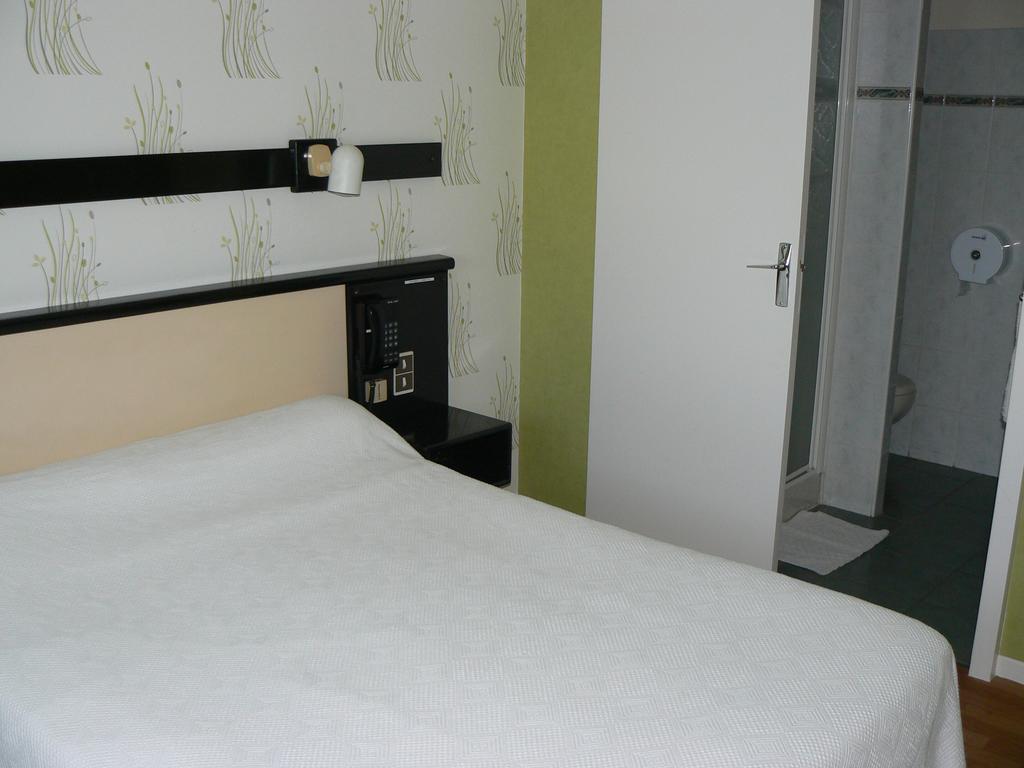 Hotel Restaurant Le Bourgneuf Morlaas Экстерьер фото
